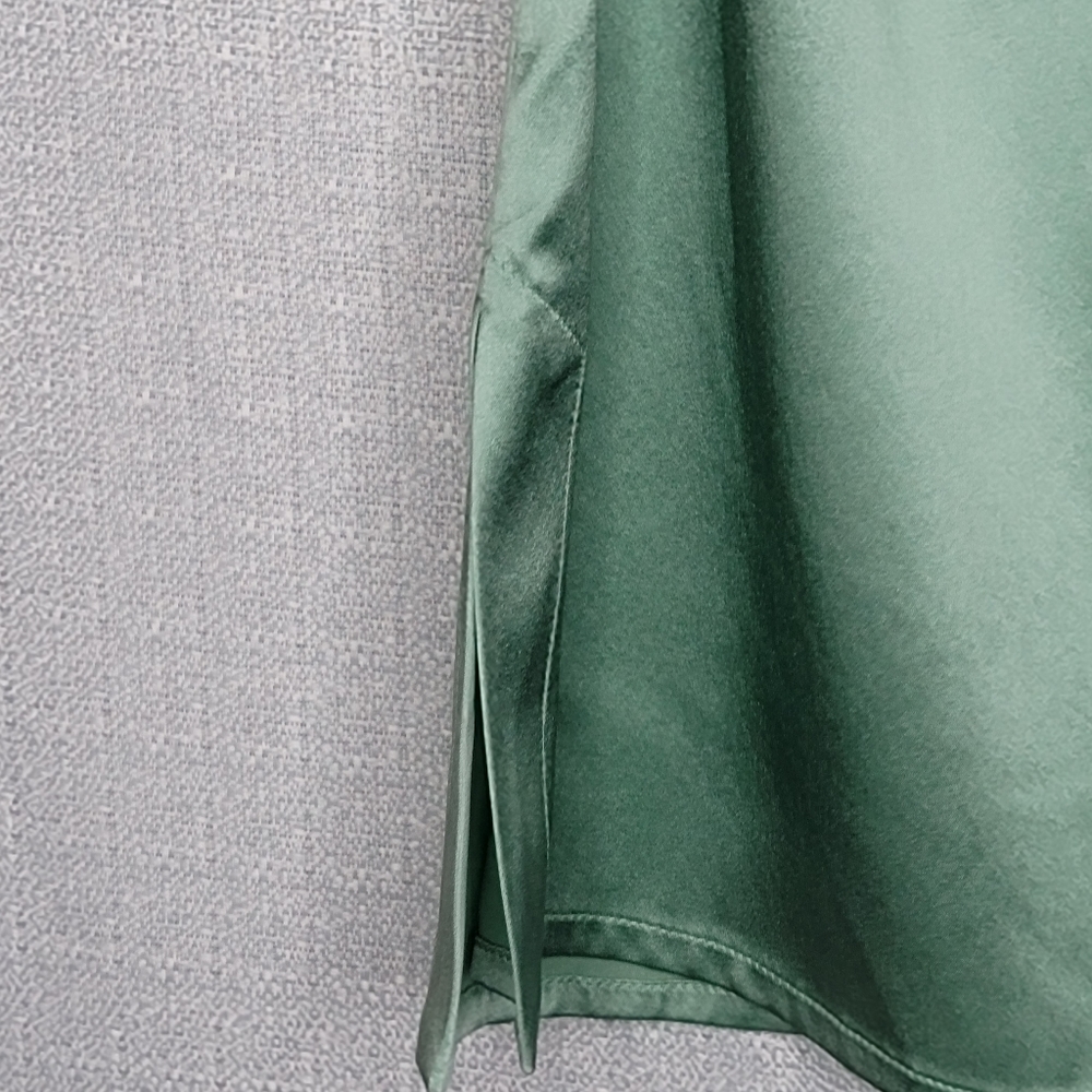 Sleeveless Button Back Blouse - Picture 3 of 10